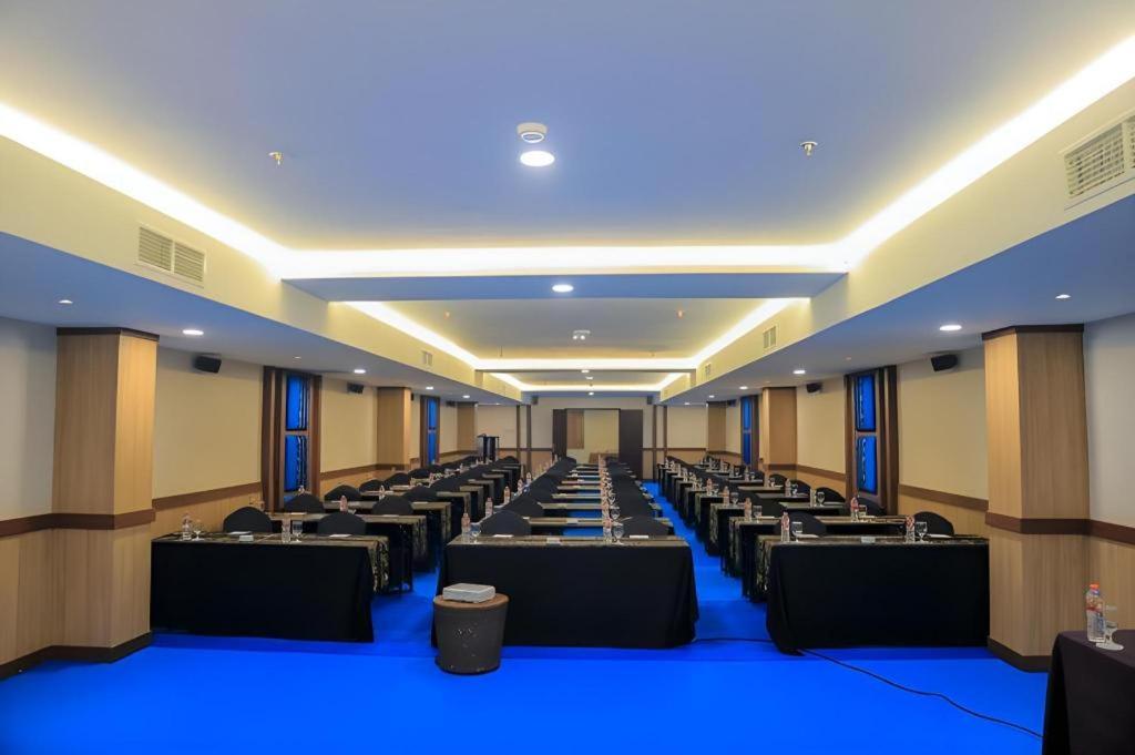 Grand Qin Hotel Banjarbaru Exterior foto