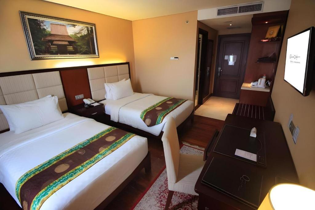 Grand Qin Hotel Banjarbaru Exterior foto
